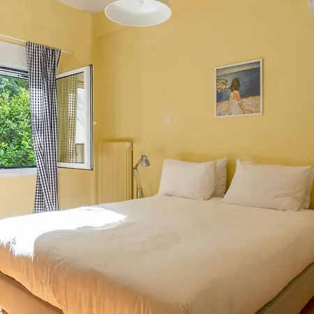 Glyfada Central Apartment